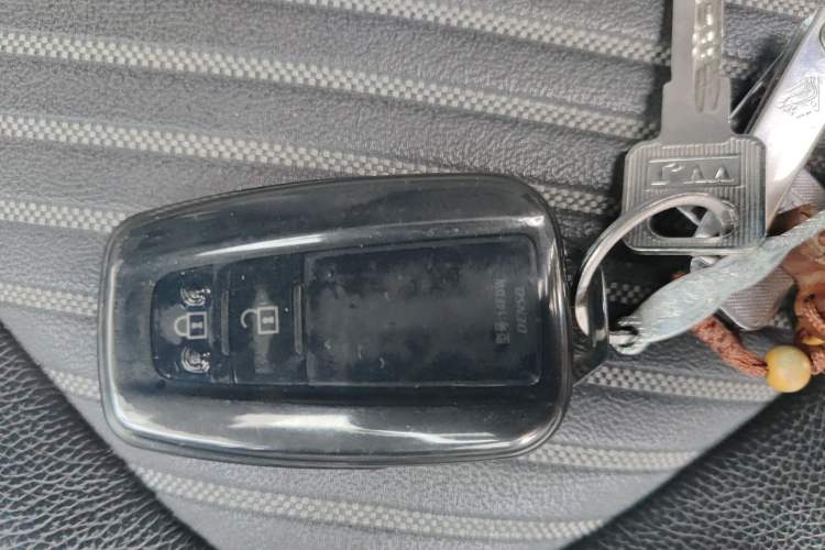 Used Toyota Crown Kluger 2021 2.5L HEV Four-Wheel Drive Luxury Edition Vehicle Key