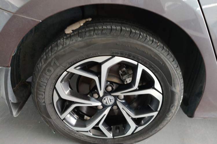 Used MG 5 2022 180 DVVT CVT Youth Luxury Edition
