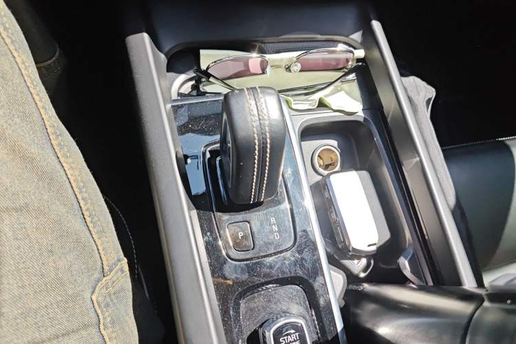 Used Volvo V60 2021 B5 Zhiyuan Sport Edition Gear Lever