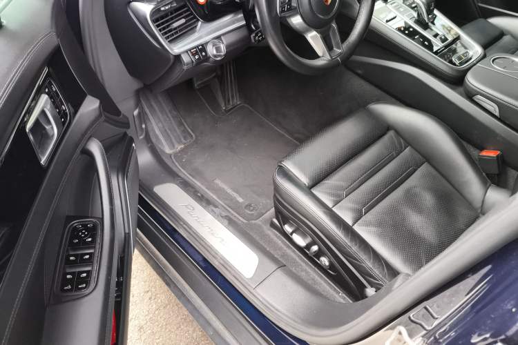 Used Porsche Panamera 2019 Panamera 2.9T Interior 3