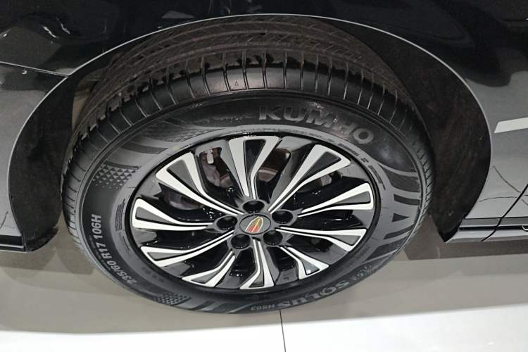 Used Hongqi HQ9 PHEV 2024 2.0T Four-Wheel Drive Business Edition Right Rear Wheel Hub