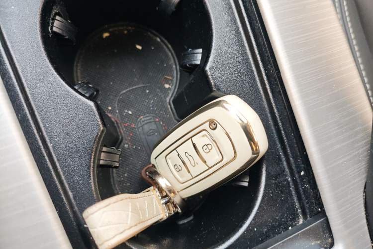 Used Geely Auto Emgrand X7 Sport 2018 1.8TD Automatic Two-Wheel Drive Smart 4G Connected Version Vehicle Key