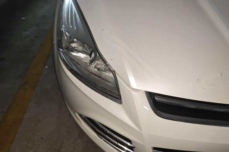 Used Ford Kuga 2013 1.6L GTDi Two-Wheel-Drive Trend Model Right Front Headlight