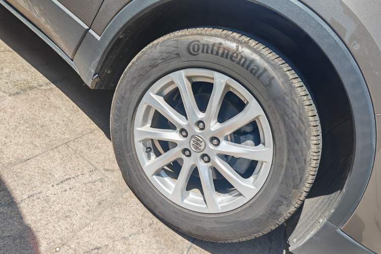 Used Buick Envision 2017 20T Two-Wheel Drive Luxury Model Right Front Wheel Hub