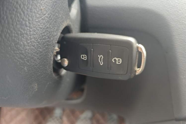 Used Volkswagen Santana 2016 1.6L Manual Fashion Edition Vehicle Key