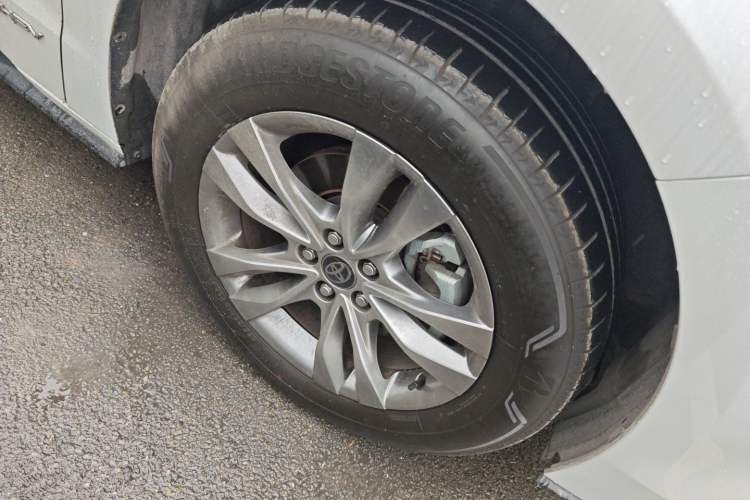Used Toyota SIENNA 2024 2.5L Hybrid Four-Wheel Drive Prestige Edition Right Front Wheel Hub