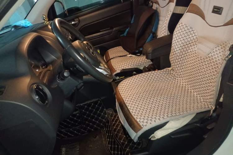 Used Jeep Compass 2011 2.4L four-wheel drive Comfort version Left Front Seat