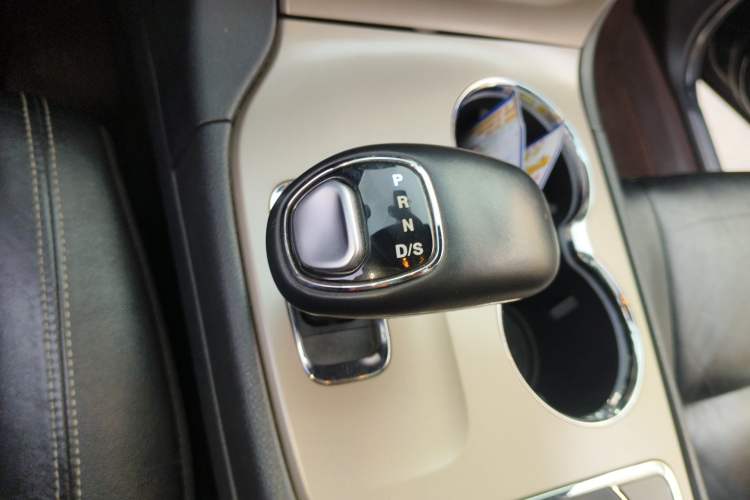 Used Jeep Grand Cherokee 2014 3.0TD Diesel Comfort Navigation Version Gear Lever