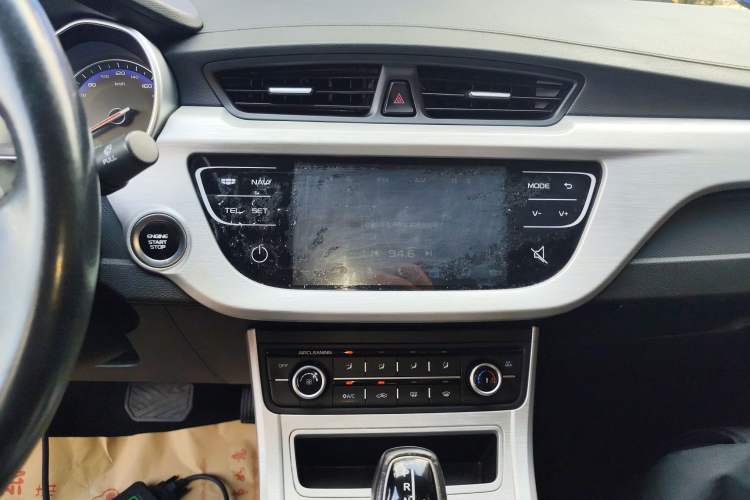 Used Geely Auto Vision 2019 Upgraded Model 1.5L CVT Prestige Version China VI Standard
