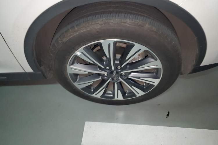 Used Lincoln Corsair 2022 2.0T Two-Wheel Drive Luxury Edition Right Front Wheel Hub