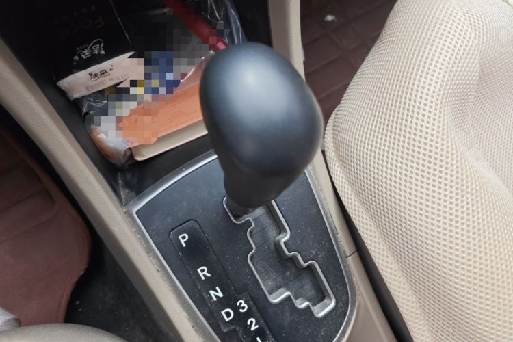 Used Hyundai Verna (older generation) 2016 1.4L Automatic Smart GLS Gear Lever