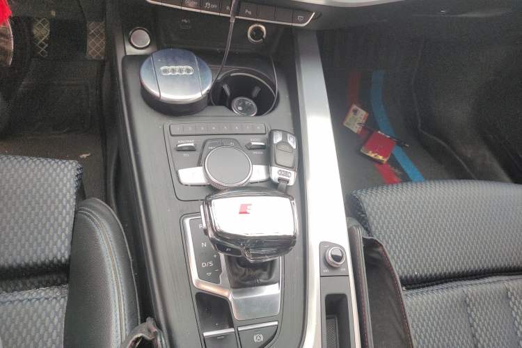 Used Audi A4L 2018 30th Anniversary Edition 40 TFSI Sport Edition Gear Lever