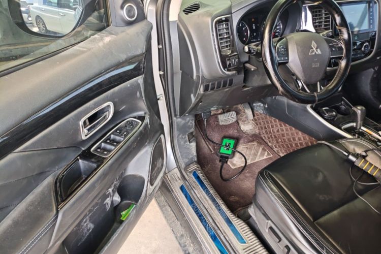 Used Mitsubishi Outlander 2020 2.0L Two-Wheel Drive Comfort Edition 7-Seater Driver Seat