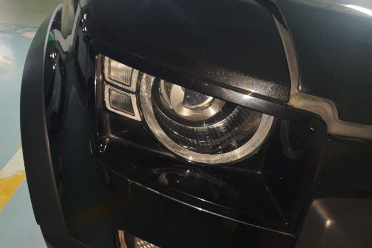 Used Land Rover Defender 2022 110 P400 Dark Edition Right Front Headlight