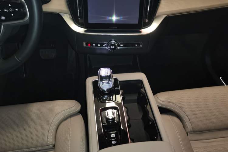 Used Volvo XC90 New Energy 2025 Facelifted T8 Luxury Flagship 7-Seater