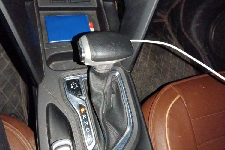 Used GAC Trumpchi GS4 2017 235T Automatic Two-Wheel Drive Luxury Smart Connectivity Version Gear Lever