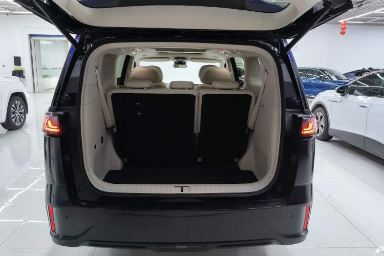 Used VOYAH Dream 2025 PHEV Four-Wheel-Drive Flagship Kunpeng Edition Trunk