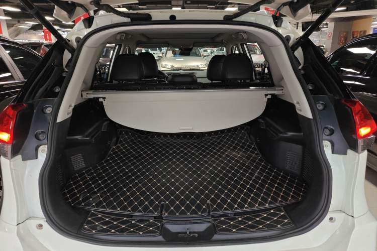 Used Nissan X-Trail 2017 2.5L CVT Luxury Edition 4WD Trunk