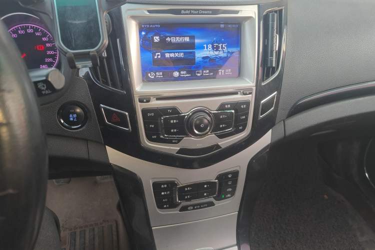 Used BYD Surui 2014 1.5L Manual Luxury Model Audio And AC Panel