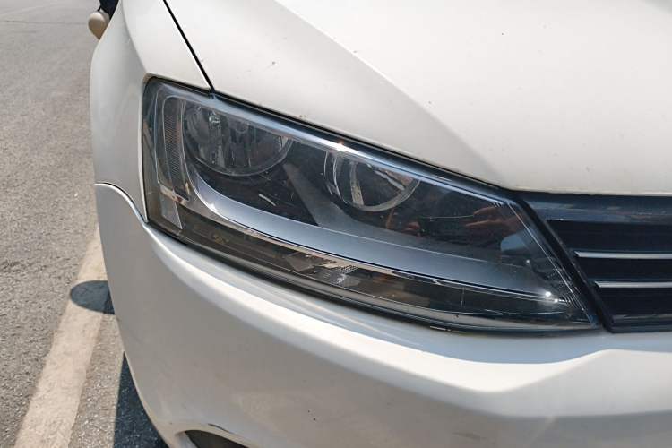 Used Volkswagen Sagitar 2014 Revised Version 1.6L Automatic Leading Edition Right Front Headlight