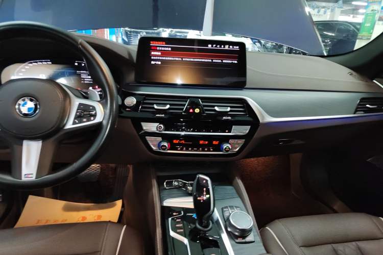 Used BMW 5 Series 2022 Second Facelift 530Li Leading Edition M Sport Package Audio And AC Panel