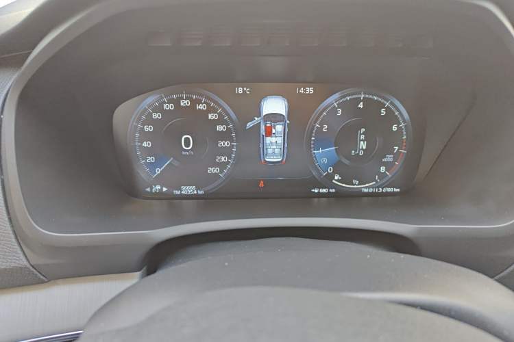 Used Volvo XC90 2020 T5 SmartDrive Luxury 7-Seater Odometer Close Up