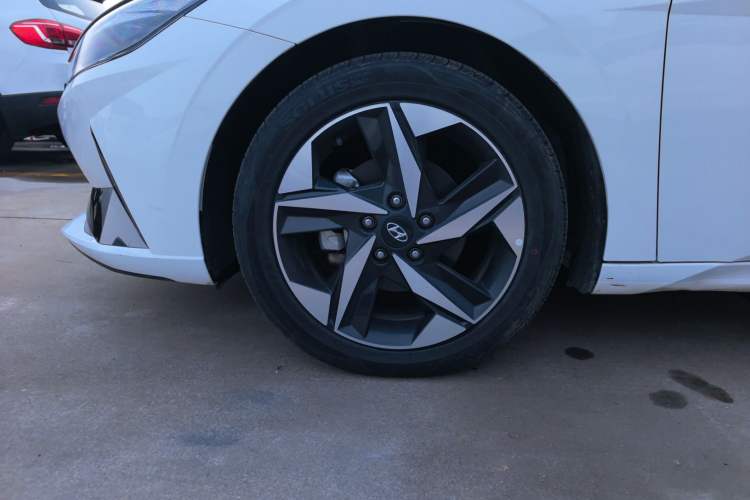 Used Hyundai Elantra 2021 1.5L CVT LUX Prestige Edition Left Front Wheel Hub