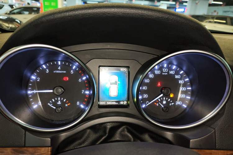 Used Haval H8 2015 2.0T Two-Wheel-Drive Standard Version
