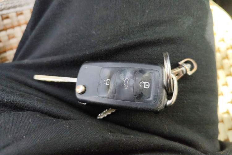 Used Volkswagen Polo 2011 1.6L Manual ZhiShang Edition