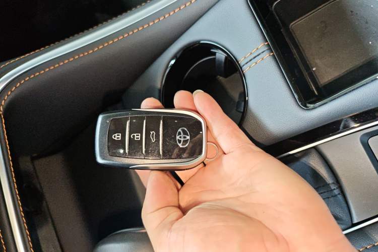 Used Toyota Avalon 2024 Dual-Motor 2.0L Premium Edition Interior 1