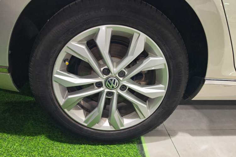 Used Volkswagen Magotan 2019 330TSI DSG Luxury Model China V Standard Exterior 5