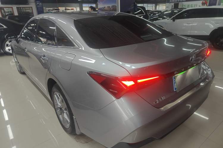 Used Toyota Avalon 2019 Dual-Engine 2.5L Luxury Edition China VI Standard
