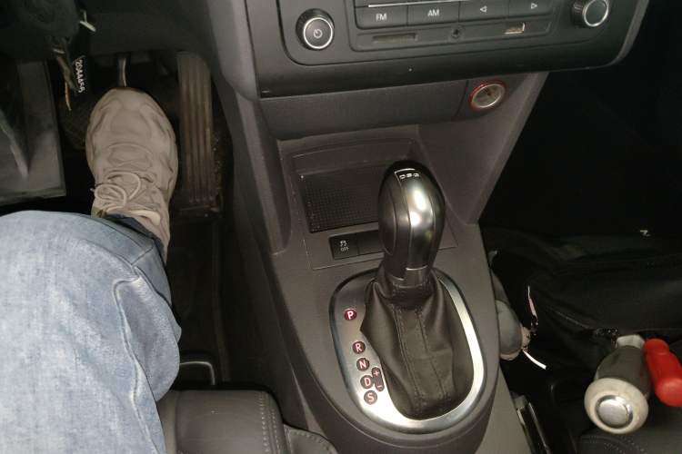 Used Volkswagen Touran 2015 1.4T DSG Comfort Edition 5 Seats Gear Lever