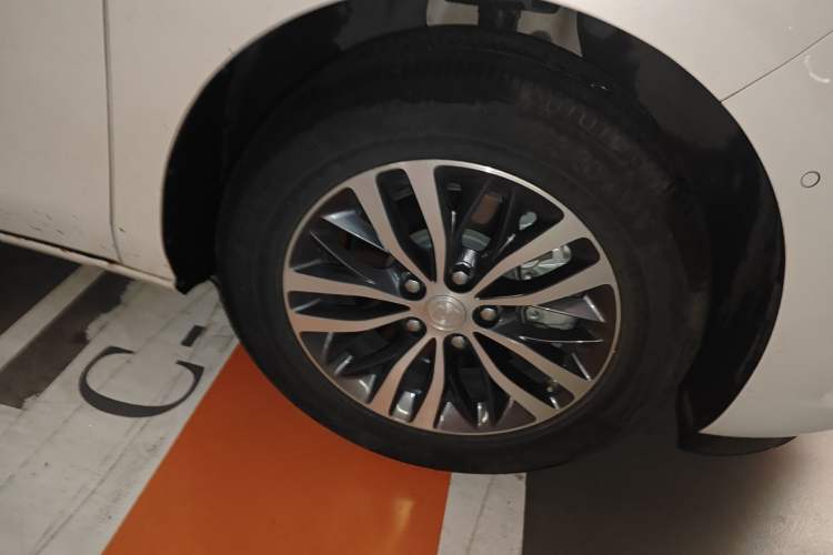 Used Buick GL8 2020 ES Land Cruiser 653T Luxury Edition Right Front Wheel Hub