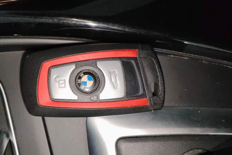 Used BMW 2 Series 2018 220i Convertible Coupe Sports Design Package Vehicle Key