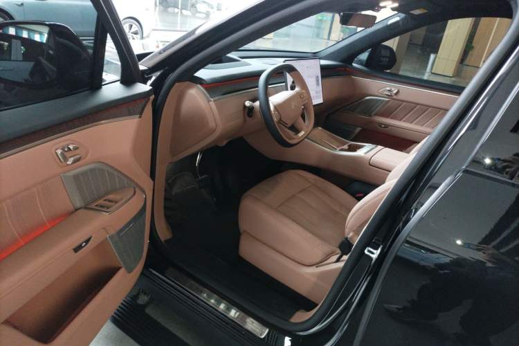 Used ONVO Luxeed L90 2025 Model—Ultra Six-Seater Version
