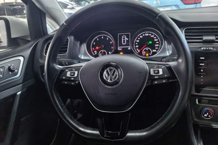 Used Volkswagen Golf 2020 Zhiai Edition 280TSI DSG Comfort Model Steering Wheel