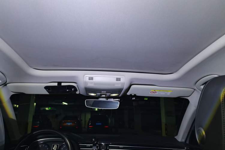 Used Volkswagen Magotan 2018 330TSI DSG Luxury Model Headliner