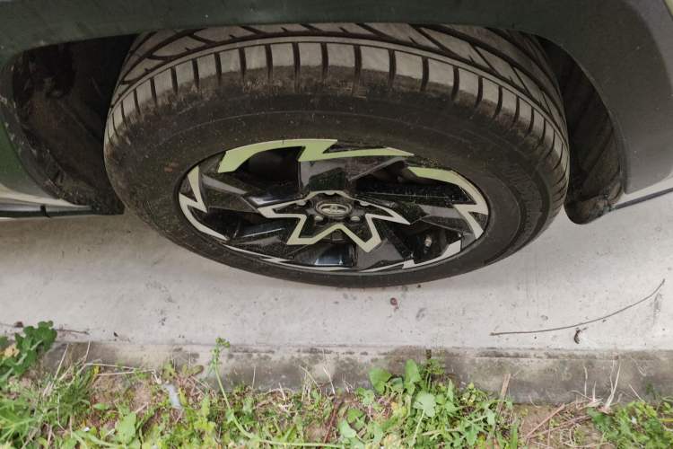 Used Toyota Wildlander 2020 2.0L CVT Two-Wheel Drive Tech Edition Right Front Wheel Hub