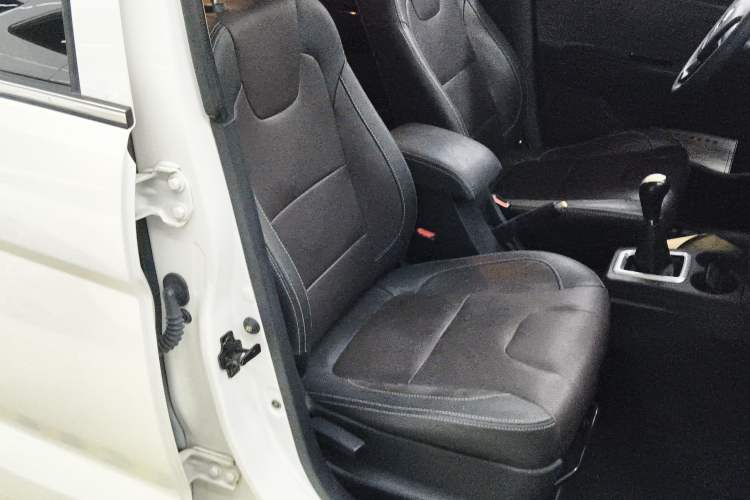 Used Dongfeng Fengon 330 2019 1.5L 330S Manual Comfort Version China VI Standard
