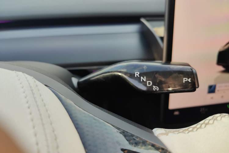 Used Tesla Model Y 2022 Revised Version Rear-Wheel Drive Gear Lever