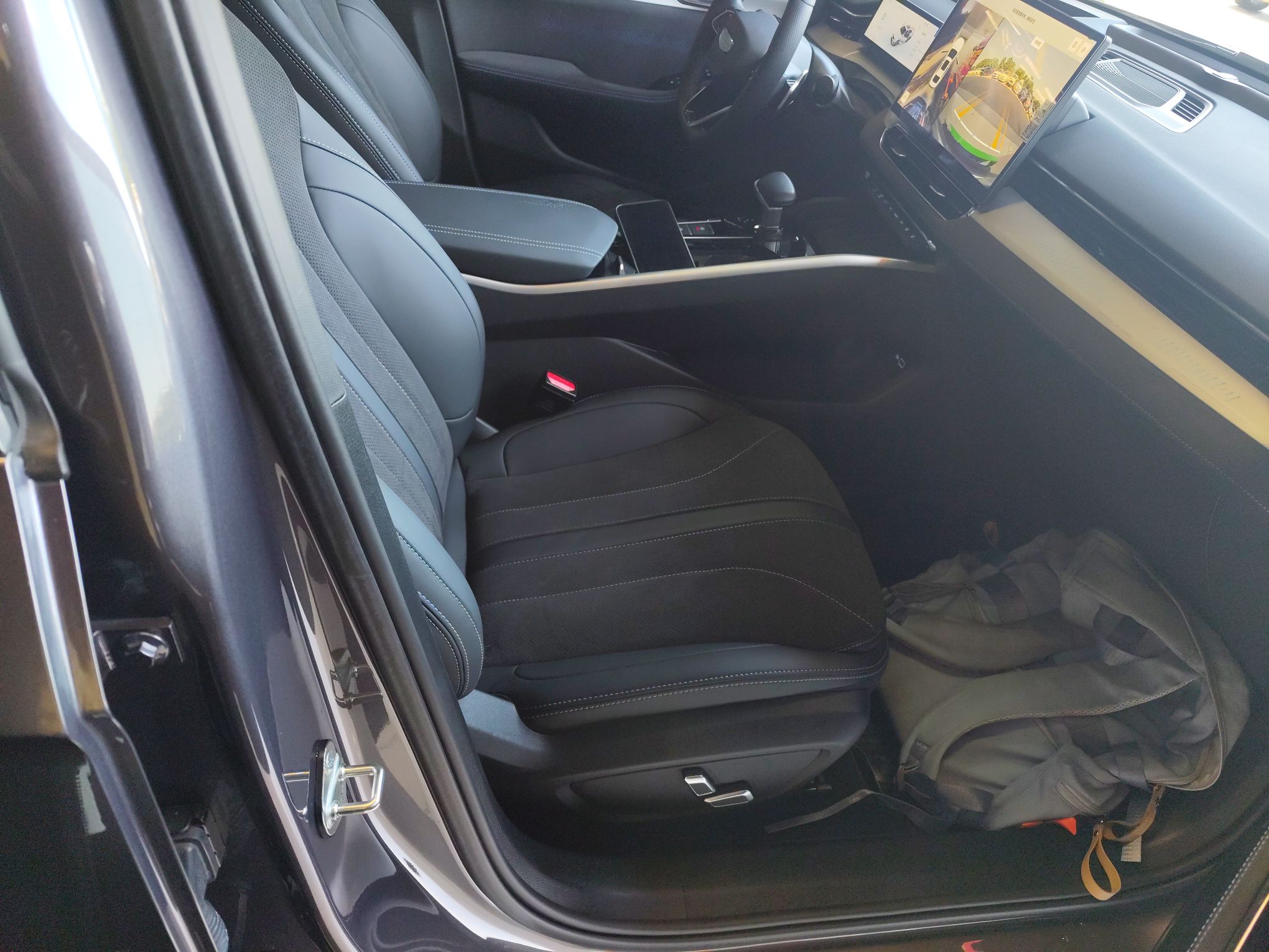 Geely Auto Preface 2025 Dongfang Yao 2.0TD Moonlight Edition — снимка 17