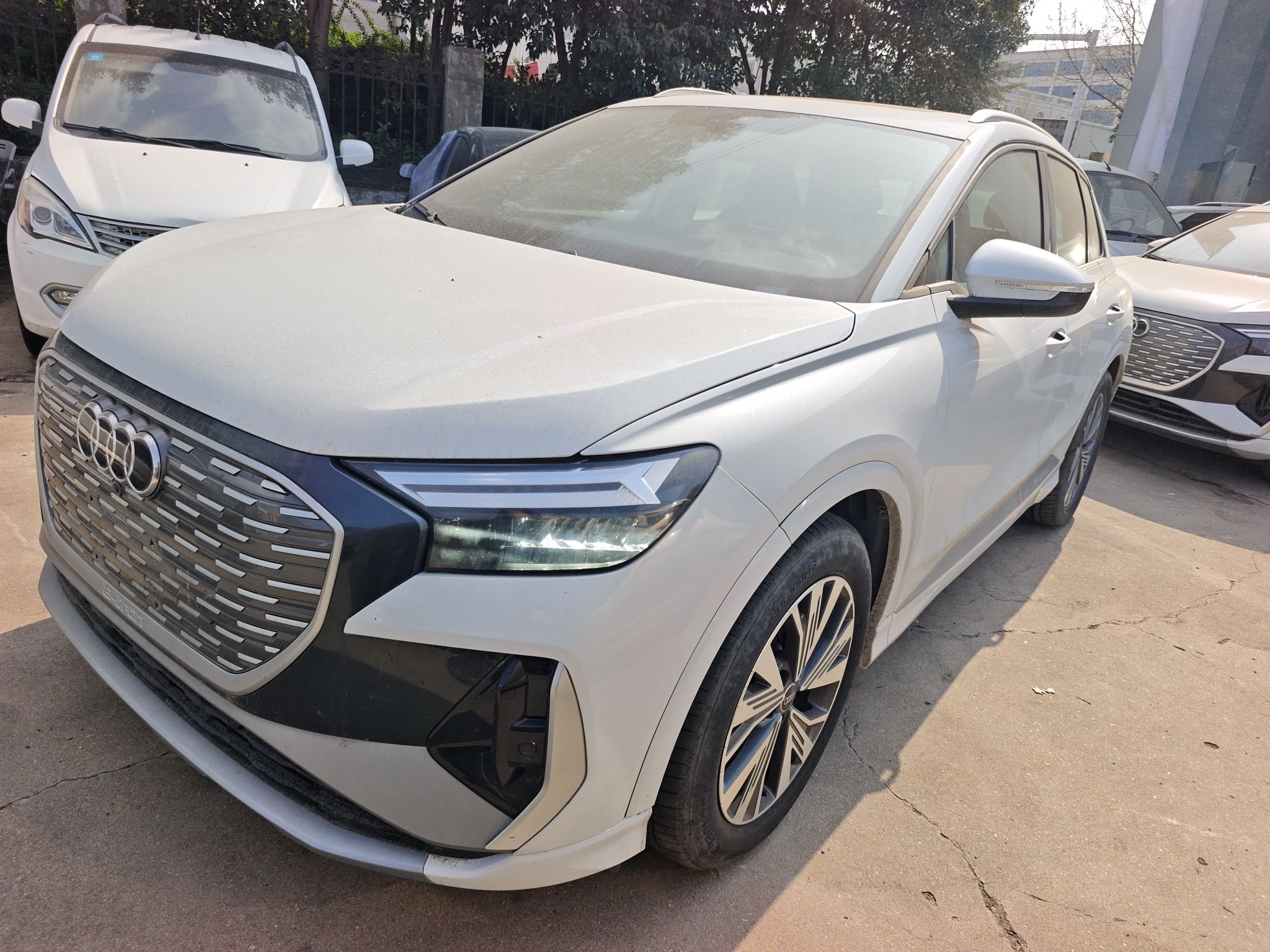 Под передней частью автомобиля