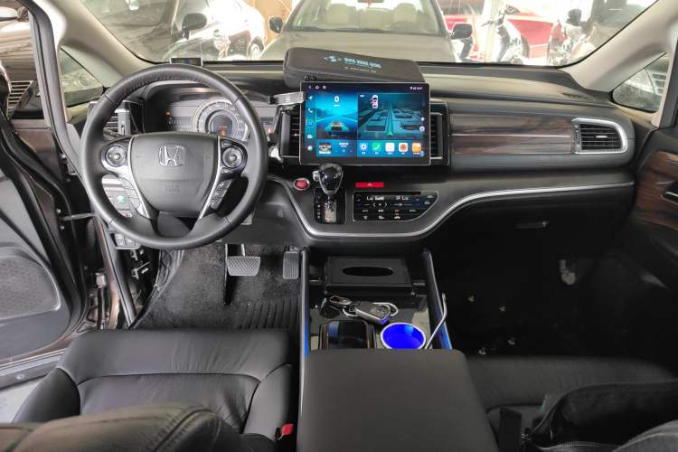 Used Honda Elysion 2016 2.4L Supreme Edition Center Console