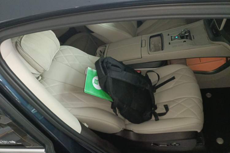 Used Denza D9 2025 DM-i Intelligent Drive 1020 Four-Wheel Drive Prestige Model
