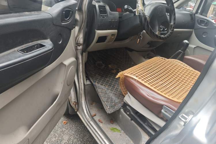 Used FORTHING Lingzhi 2015 V3 1.5L 7-seat Standard Model
