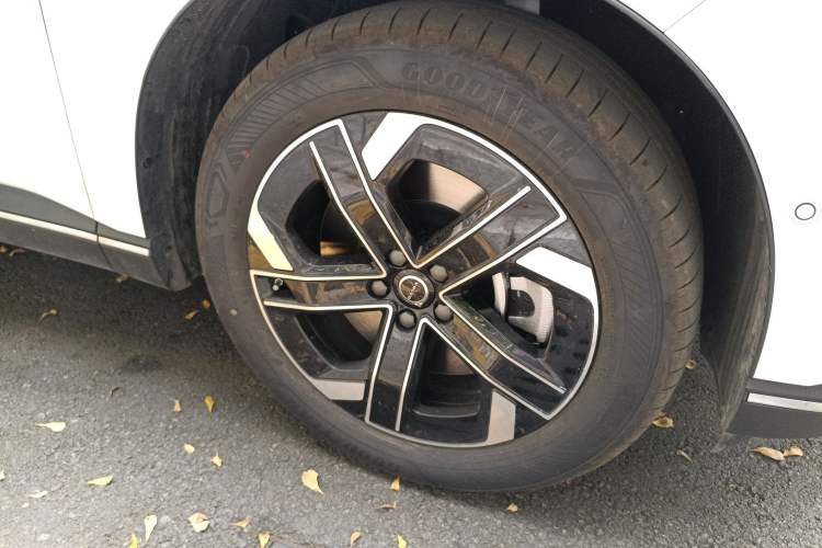 Used Volvo XC70 Plug-in Hybrid 2026 Model Four-Wheel Drive Long-Range Core Right Front Wheel Hub