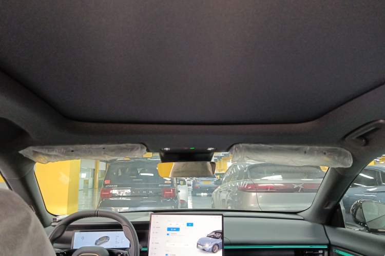 Used Lynk & Co 07 2024 EM-P 126 Long-Range Halo Headliner