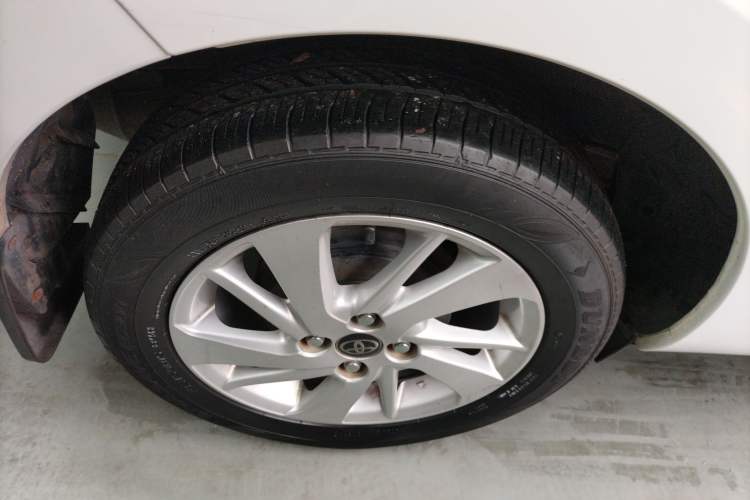 Used Toyota YARiS L Zhi Xuan 2017 1.5G CVT JingSu Model with Upgraded Sunroof
