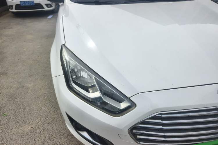 Used Ford Escort 2015 1.5L Automatic Fashion Model Right Front Headlight